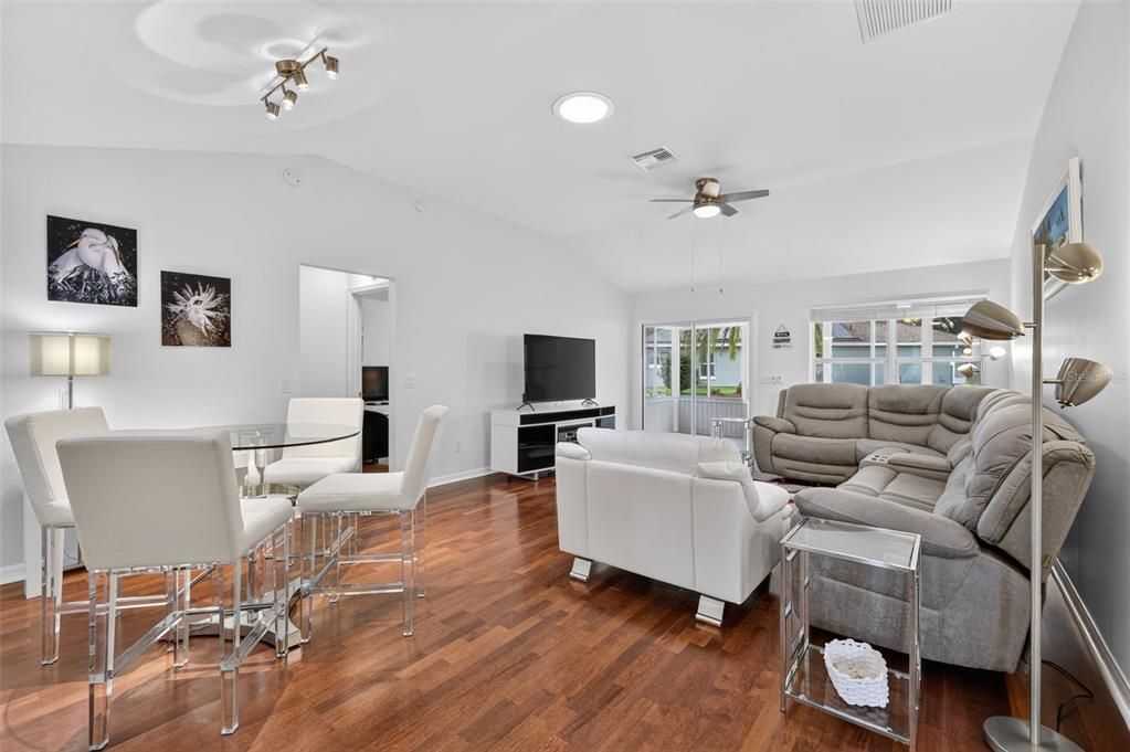 For Sale: $340,000 (3 beds, 2 baths, 1512 Square Feet)
