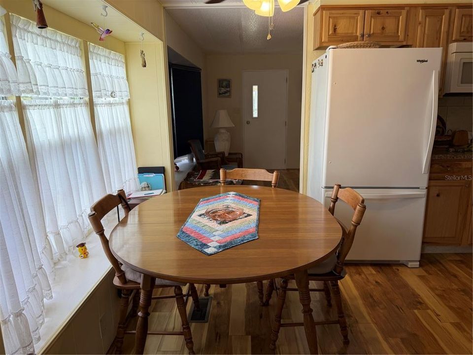 На продажу: $139,900 (2 спален, 1 ванн, 805 Квадратных фут)
