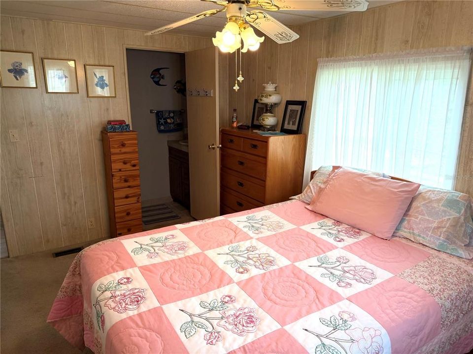 На продажу: $139,900 (2 спален, 1 ванн, 805 Квадратных фут)