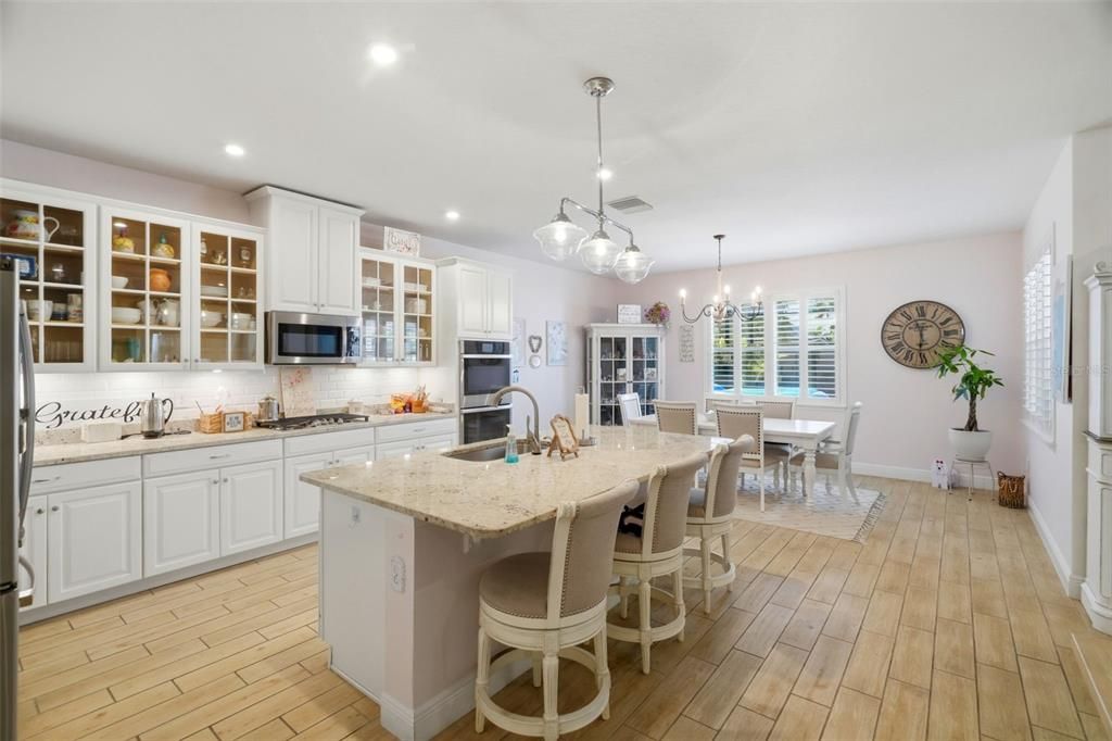 For Sale: $640,000 (4 beds, 3 baths, 2514 Square Feet)