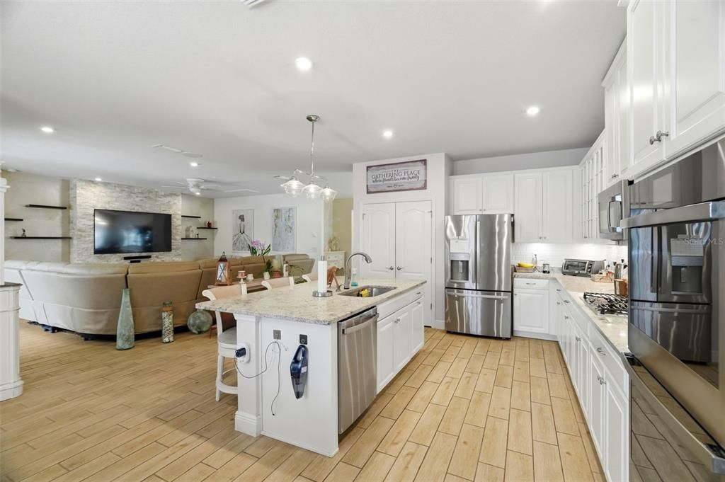 For Sale: $640,000 (4 beds, 3 baths, 2514 Square Feet)