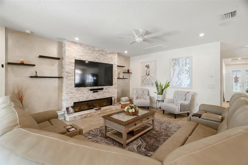 For Sale: $640,000 (4 beds, 3 baths, 2514 Square Feet)