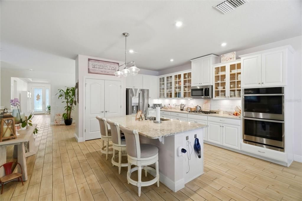 For Sale: $640,000 (4 beds, 3 baths, 2514 Square Feet)