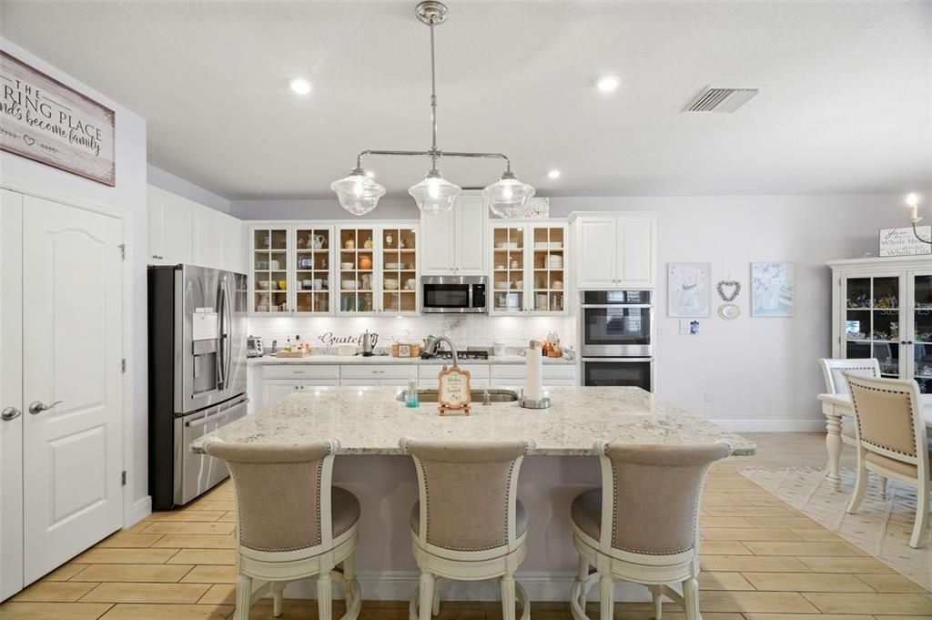 For Sale: $640,000 (4 beds, 3 baths, 2514 Square Feet)