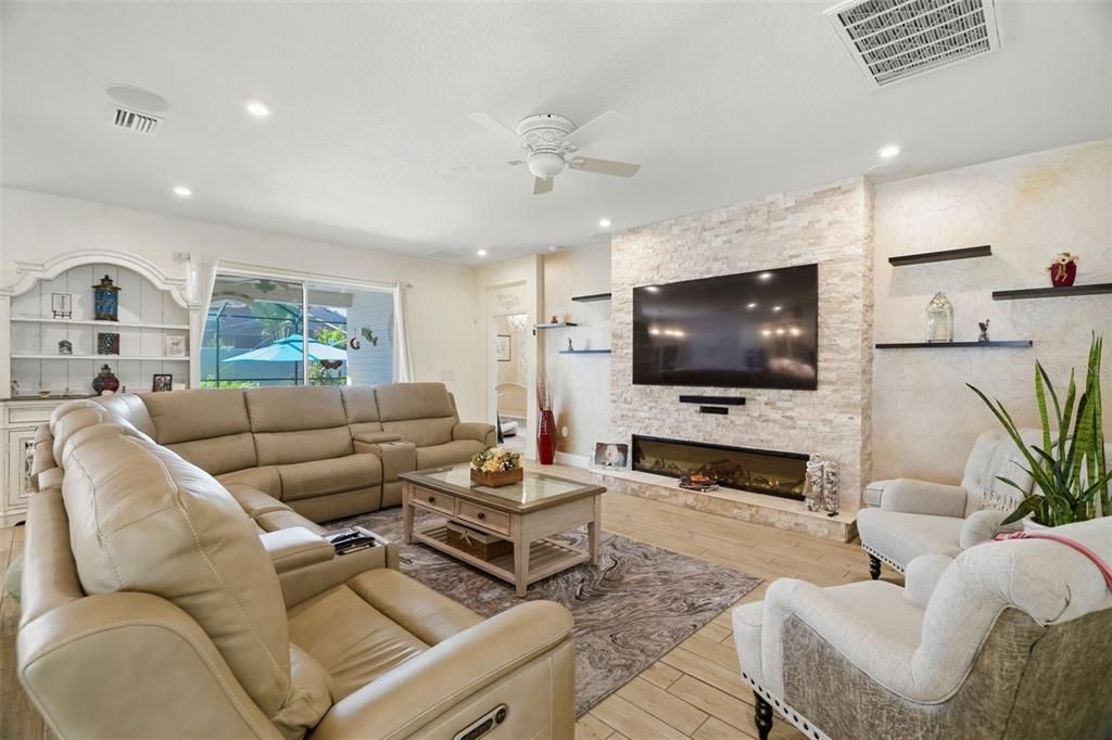For Sale: $640,000 (4 beds, 3 baths, 2514 Square Feet)