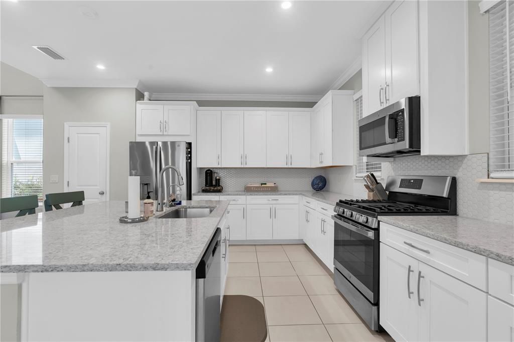 En Venta: $549,900 (4 camas, 3 baños, 2441 Pies cuadrados)