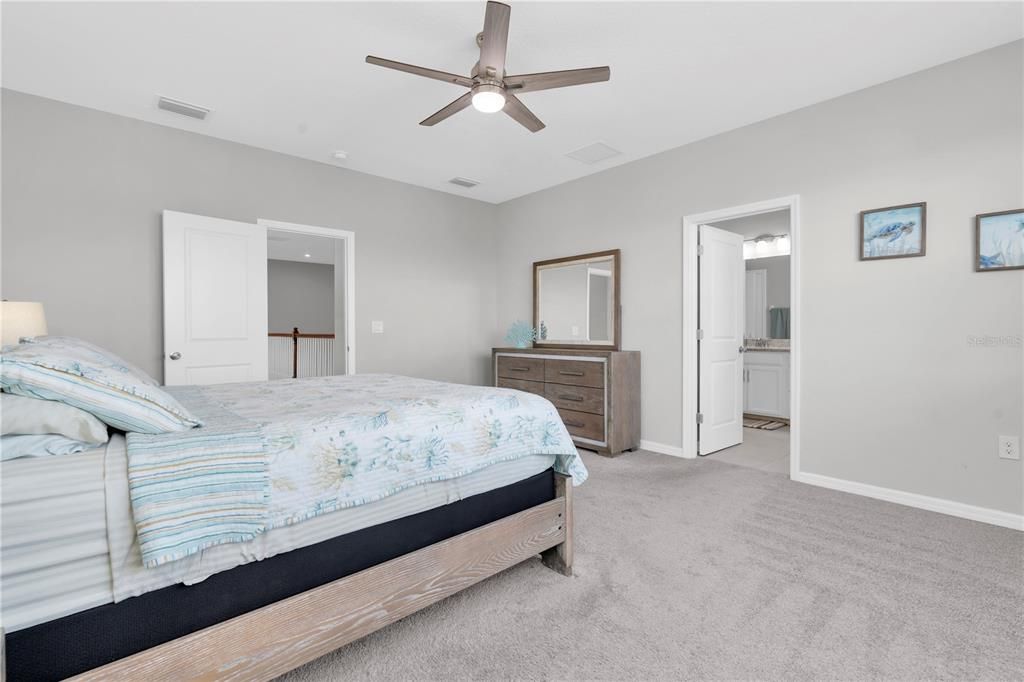En Venta: $549,900 (4 camas, 3 baños, 2441 Pies cuadrados)