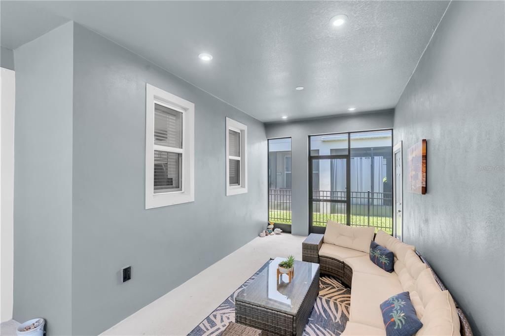 En Venta: $549,900 (4 camas, 3 baños, 2441 Pies cuadrados)