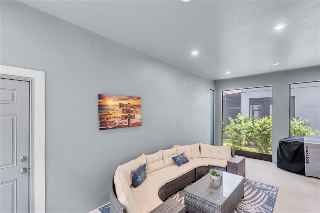 En Venta: $549,900 (4 camas, 3 baños, 2441 Pies cuadrados)