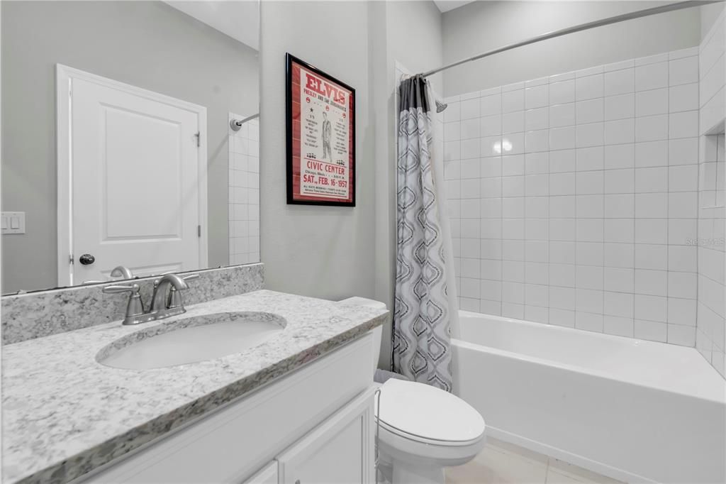 En Venta: $549,900 (4 camas, 3 baños, 2441 Pies cuadrados)