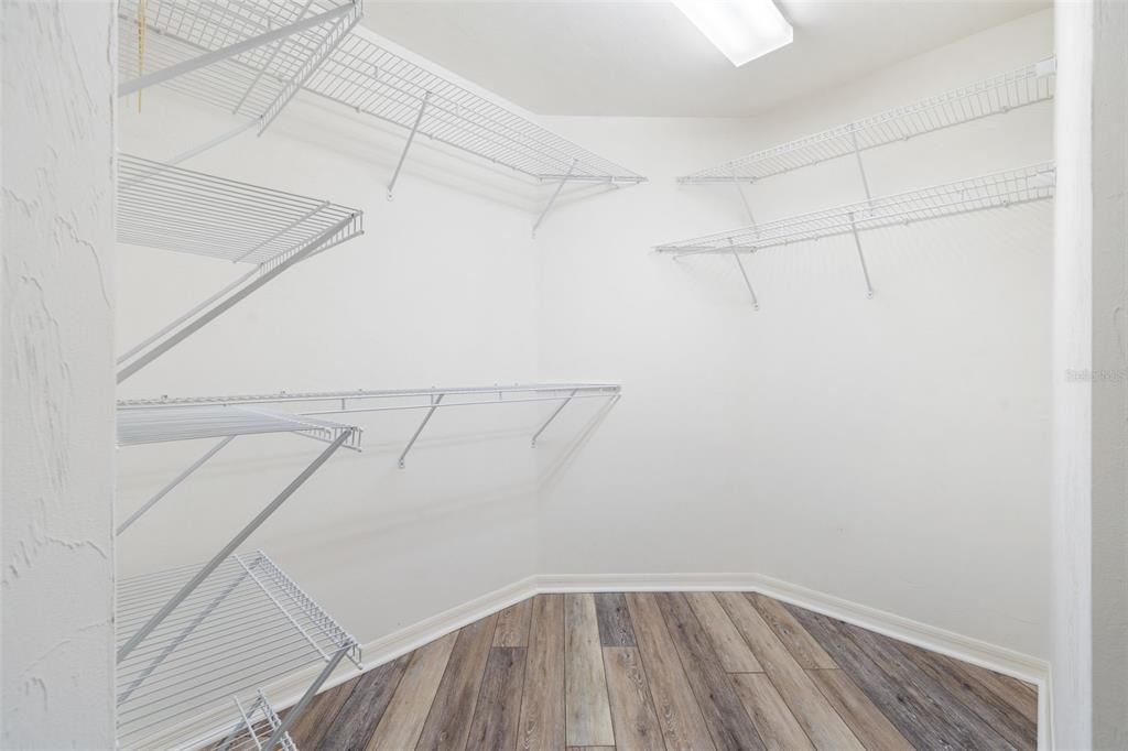 For Sale: $299,900 (3 beds, 2 baths, 1420 Square Feet)
