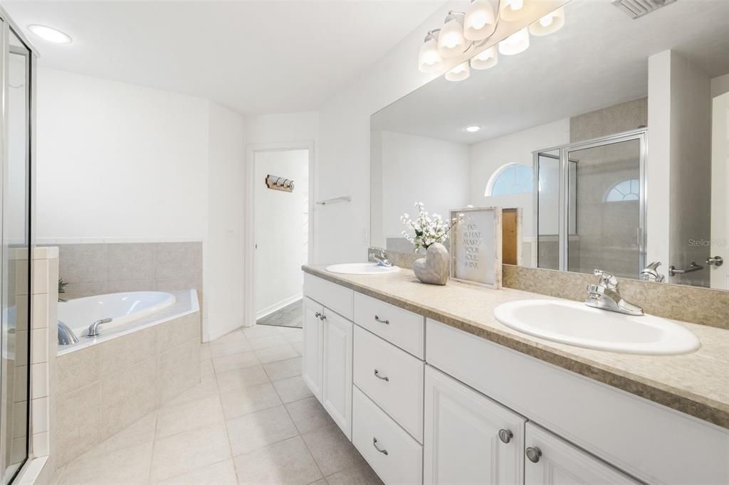 For Sale: $299,900 (3 beds, 2 baths, 1420 Square Feet)