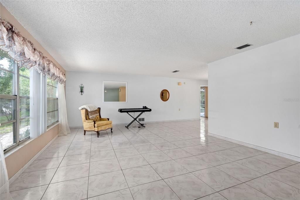 For Sale: $415,000 (3 beds, 2 baths, 1795 Square Feet)