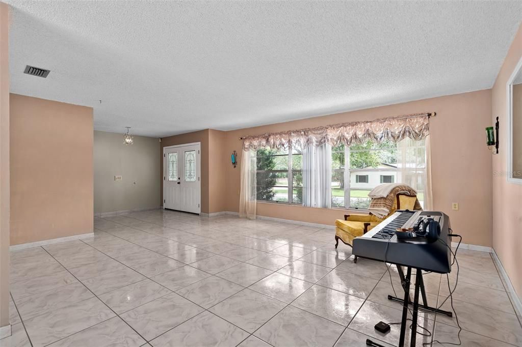 For Sale: $415,000 (3 beds, 2 baths, 1795 Square Feet)