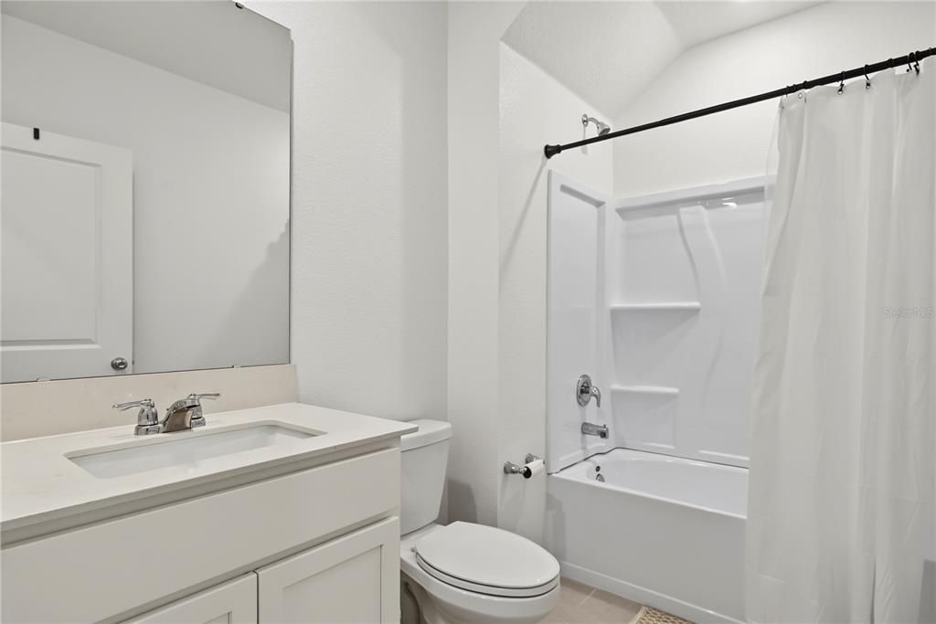 На продажу: $425,000 (5 спален, 3 ванн, 2451 Квадратных фут)