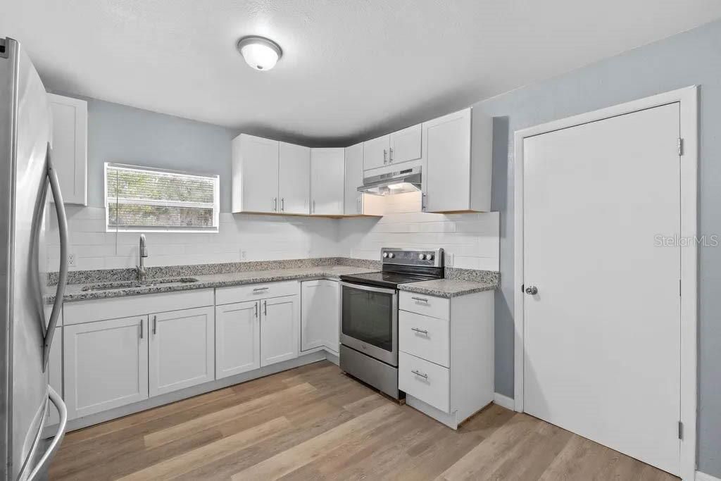 На продажу: $199,000 (3 спален, 1 ванн, 1378 Квадратных фут)