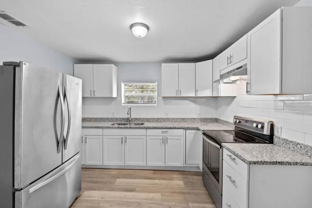 На продажу: $199,000 (3 спален, 1 ванн, 1378 Квадратных фут)
