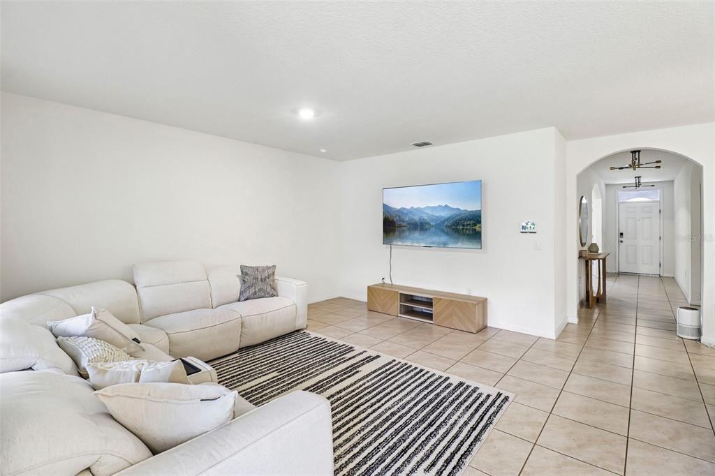 For Sale: $360,000 (3 beds, 2 baths, 1676 Square Feet)