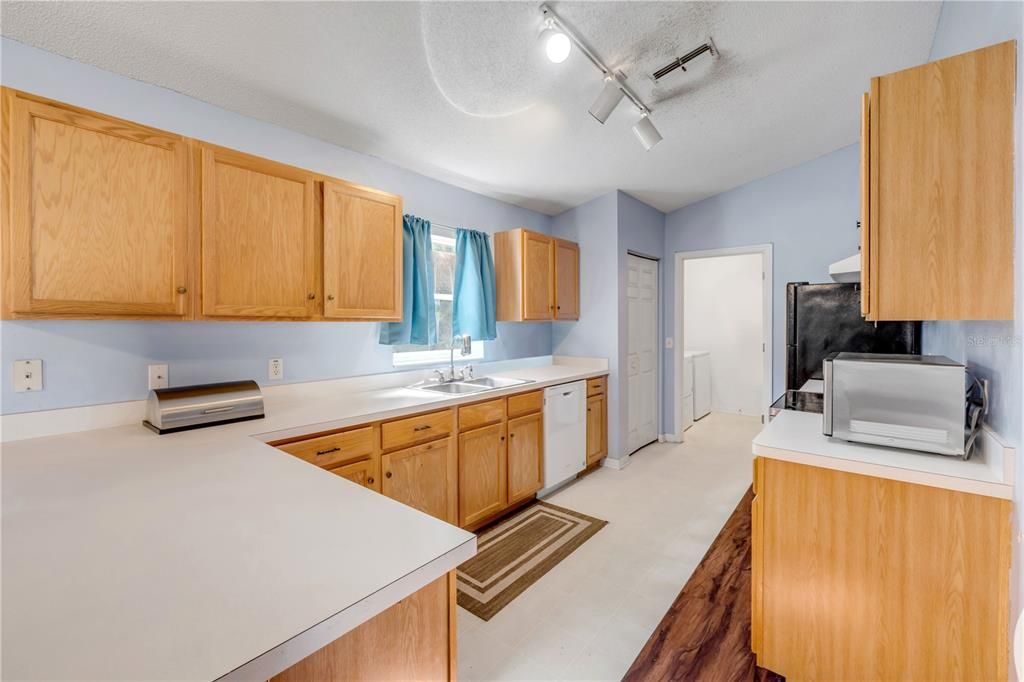 For Sale: $240,000 (3 beds, 2 baths, 1339 Square Feet)