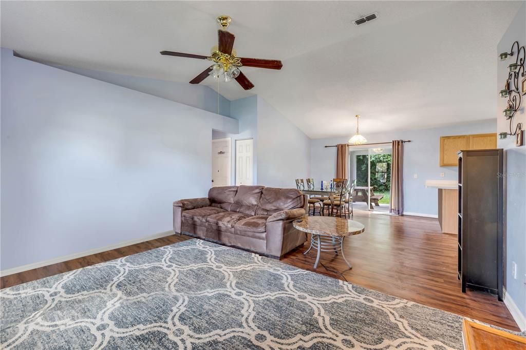 For Sale: $240,000 (3 beds, 2 baths, 1339 Square Feet)