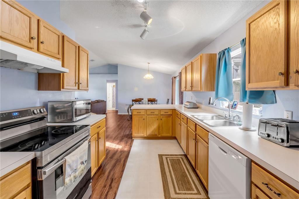 For Sale: $240,000 (3 beds, 2 baths, 1339 Square Feet)