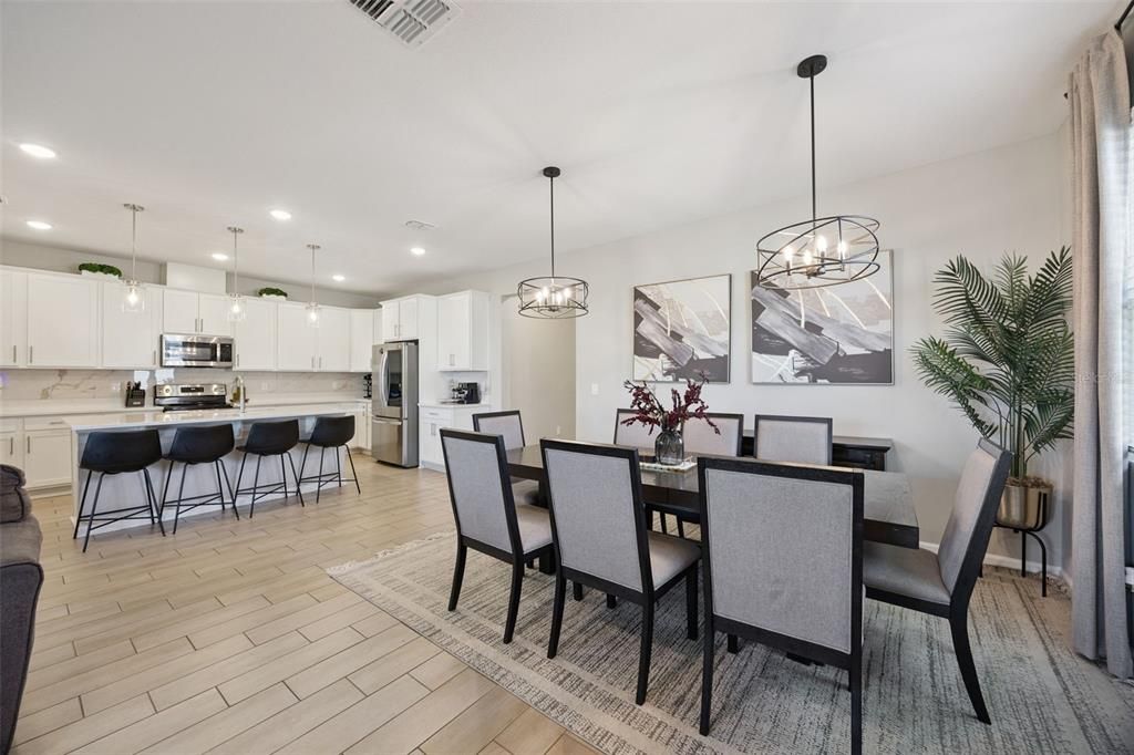 En Venta: $475,000 (4 camas, 3 baños, 2075 Pies cuadrados)