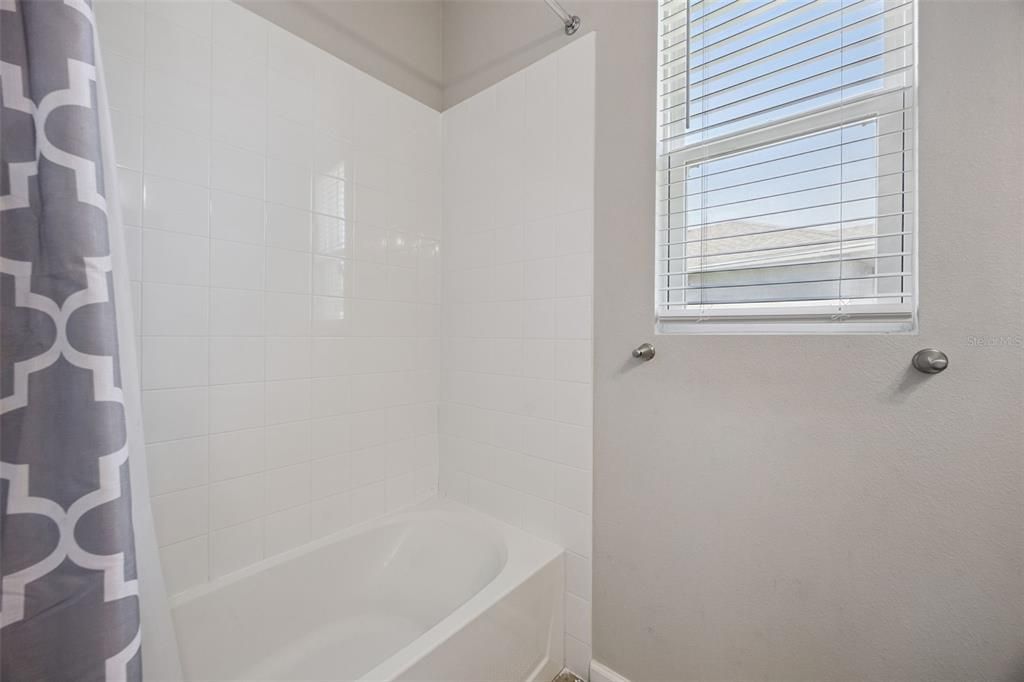 En Venta: $475,000 (4 camas, 3 baños, 2075 Pies cuadrados)