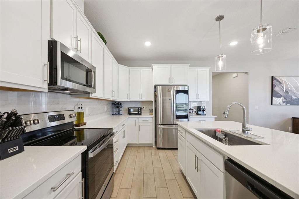 En Venta: $475,000 (4 camas, 3 baños, 2075 Pies cuadrados)