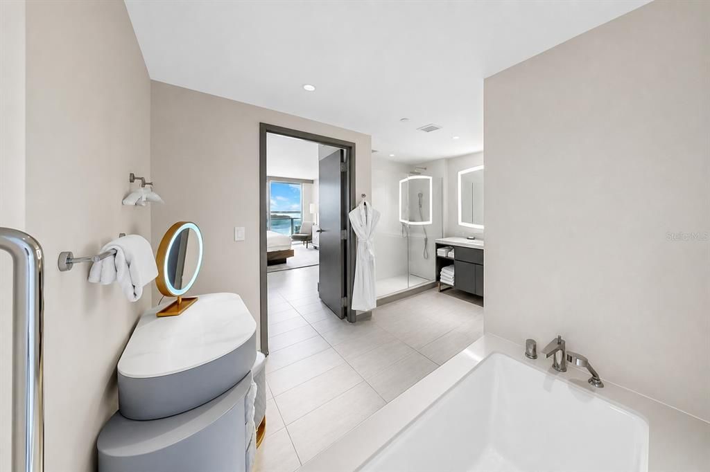 For Sale: $1,525,000 (2 beds, 2 baths, 1266 Square Feet)