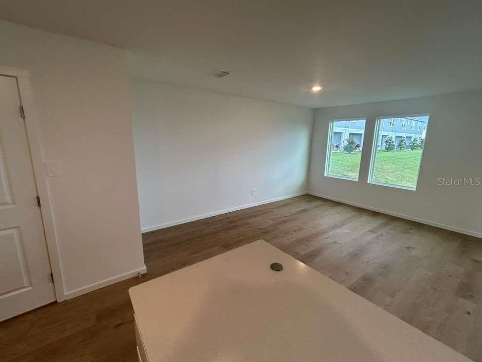 For Rent: $2,100 (3 beds, 2 baths, 1460 Square Feet)