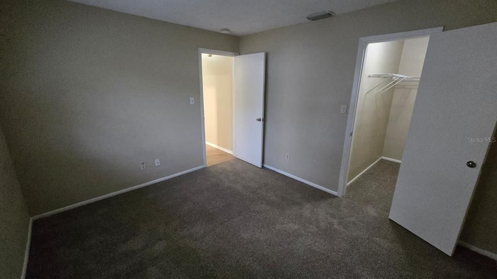 For Sale: $375,000 (3 beds, 3 baths, 1950 Square Feet)