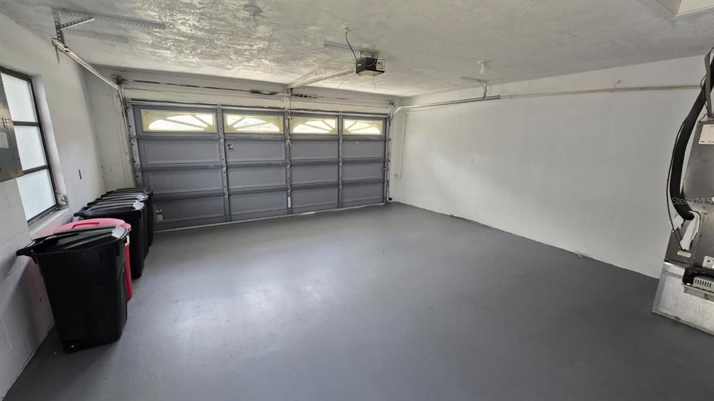 For Sale: $375,000 (3 beds, 3 baths, 1950 Square Feet)