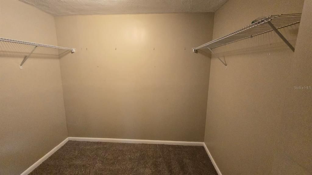 For Sale: $375,000 (3 beds, 3 baths, 1950 Square Feet)