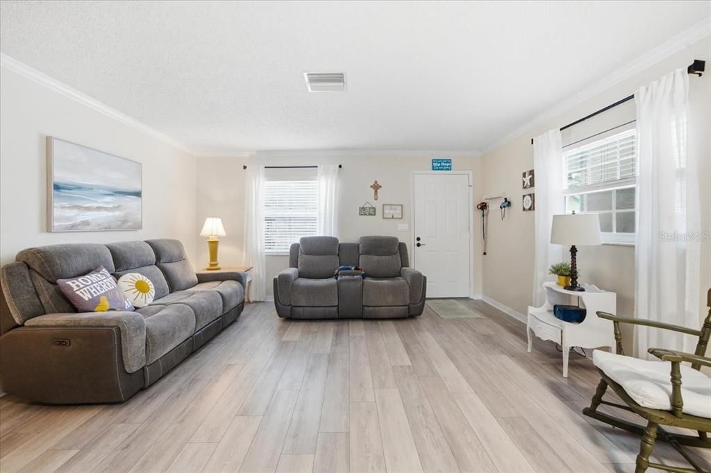 For Sale: $157,000 (2 beds, 2 baths, 1024 Square Feet)