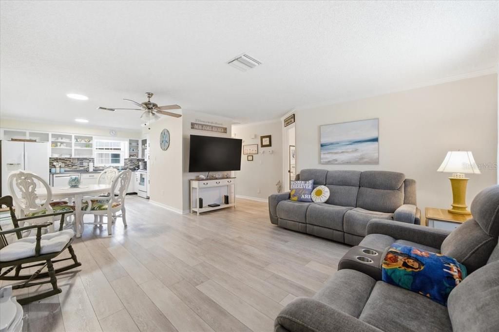 For Sale: $157,000 (2 beds, 2 baths, 1024 Square Feet)