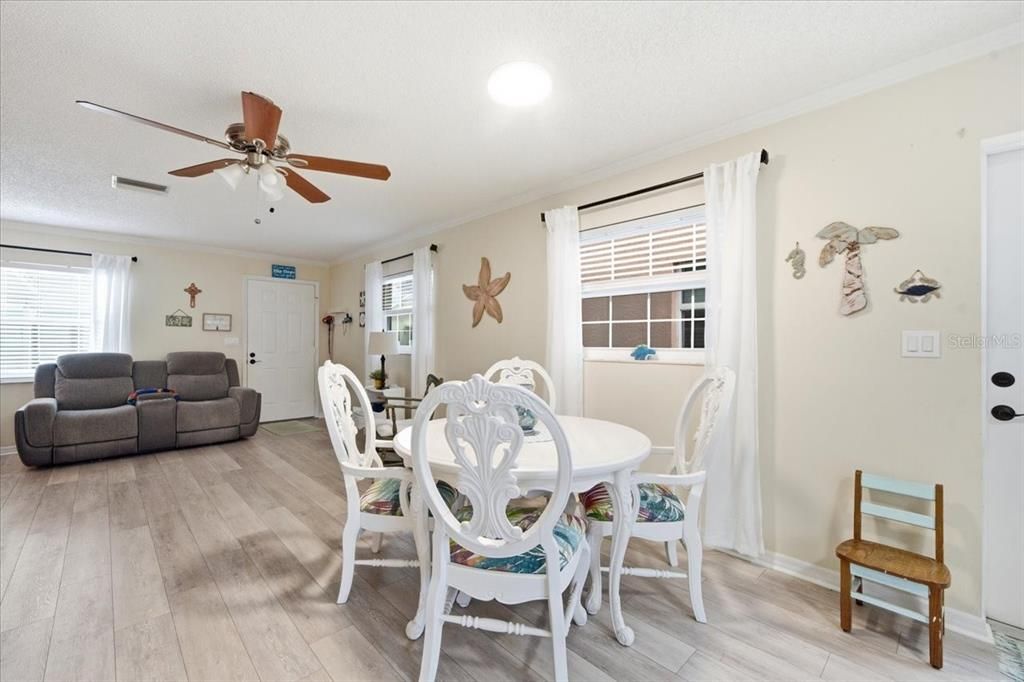 For Sale: $157,000 (2 beds, 2 baths, 1024 Square Feet)