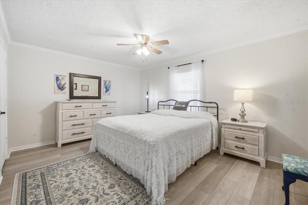 For Sale: $157,000 (2 beds, 2 baths, 1024 Square Feet)