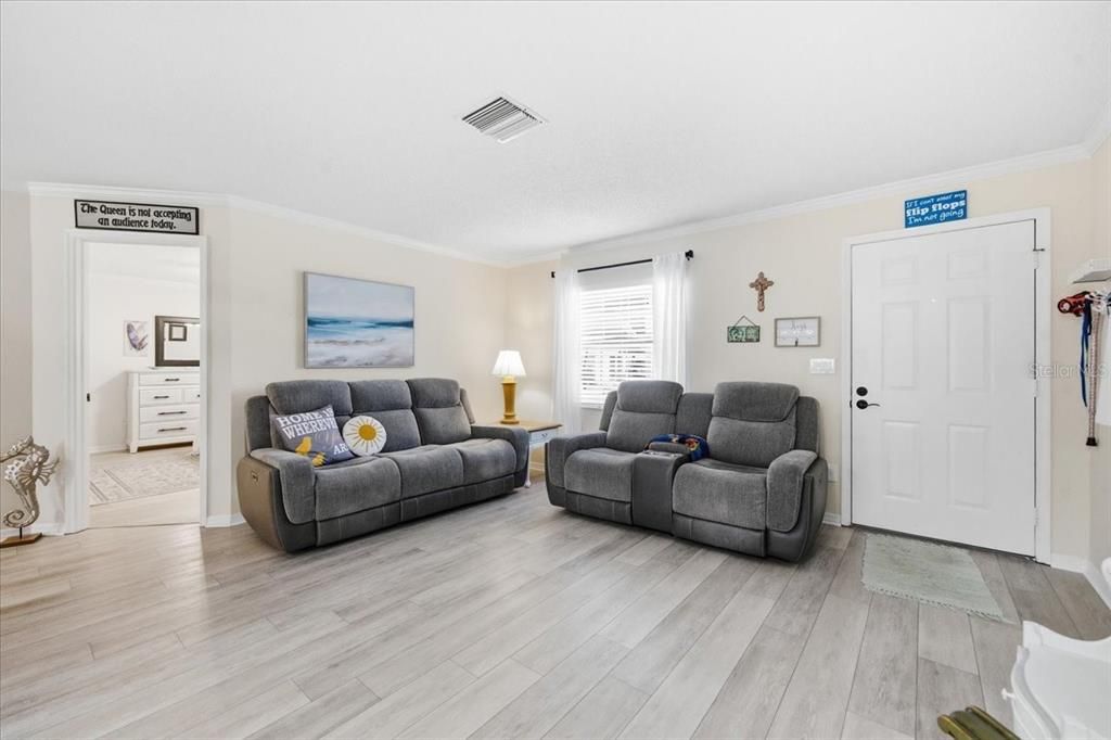 For Sale: $157,000 (2 beds, 2 baths, 1024 Square Feet)
