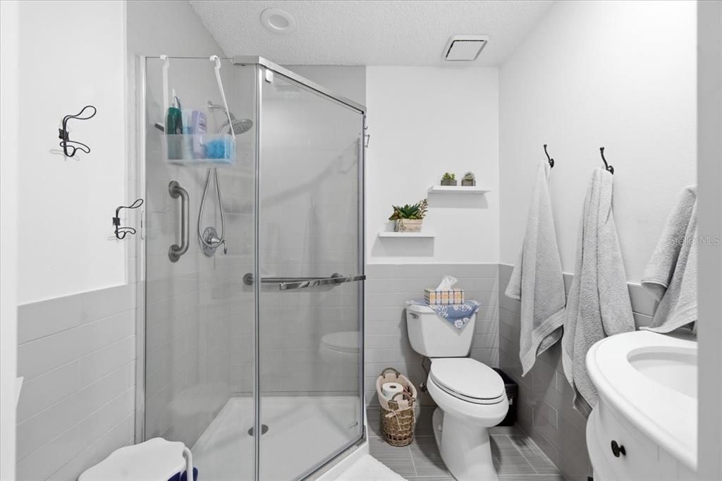 For Sale: $157,000 (2 beds, 2 baths, 1024 Square Feet)