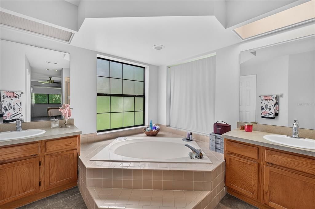 For Sale: $434,900 (3 beds, 2 baths, 1768 Square Feet)
