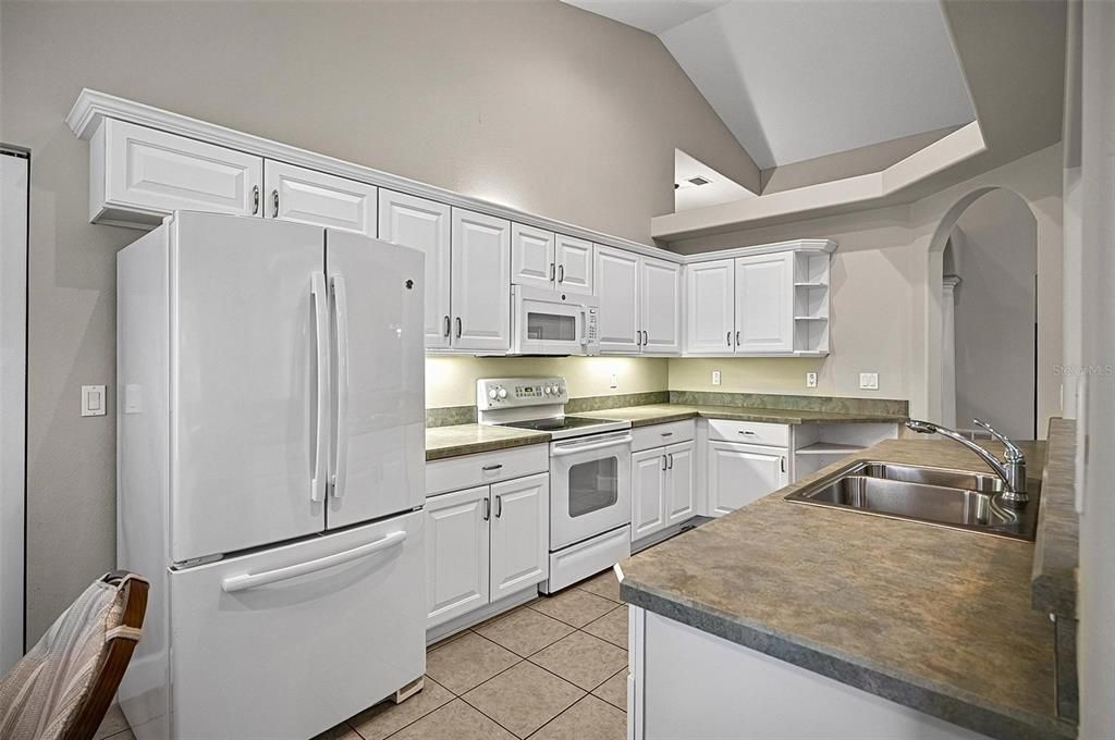 For Sale: $330,000 (2 beds, 2 baths, 1611 Square Feet)