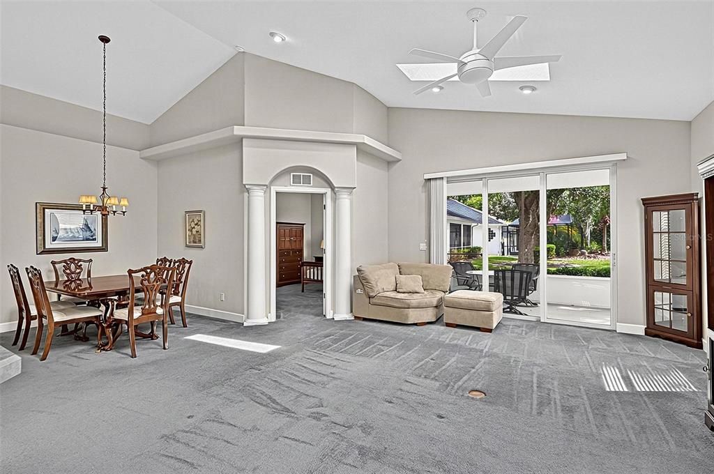For Sale: $330,000 (2 beds, 2 baths, 1611 Square Feet)
