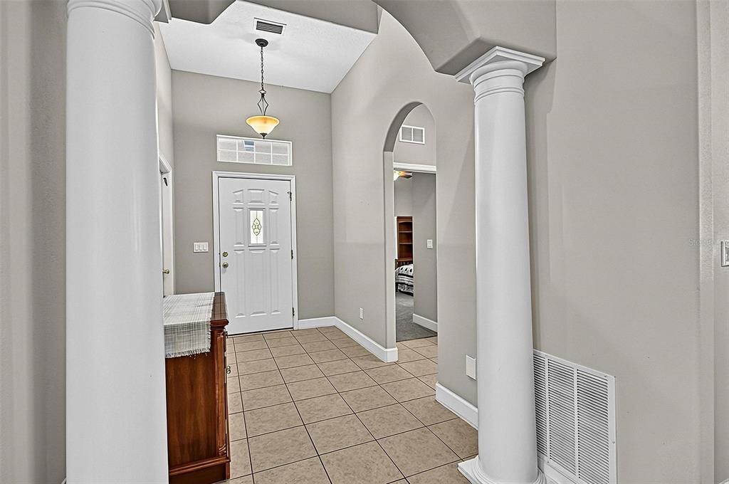 For Sale: $330,000 (2 beds, 2 baths, 1611 Square Feet)