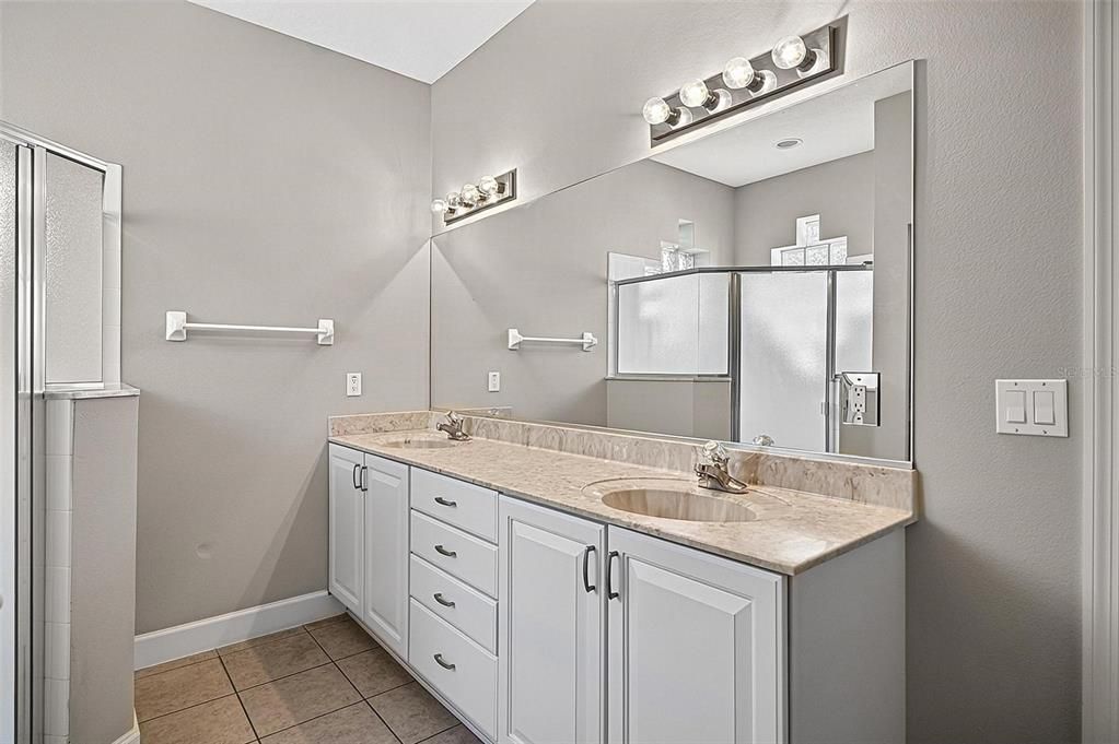 For Sale: $330,000 (2 beds, 2 baths, 1611 Square Feet)