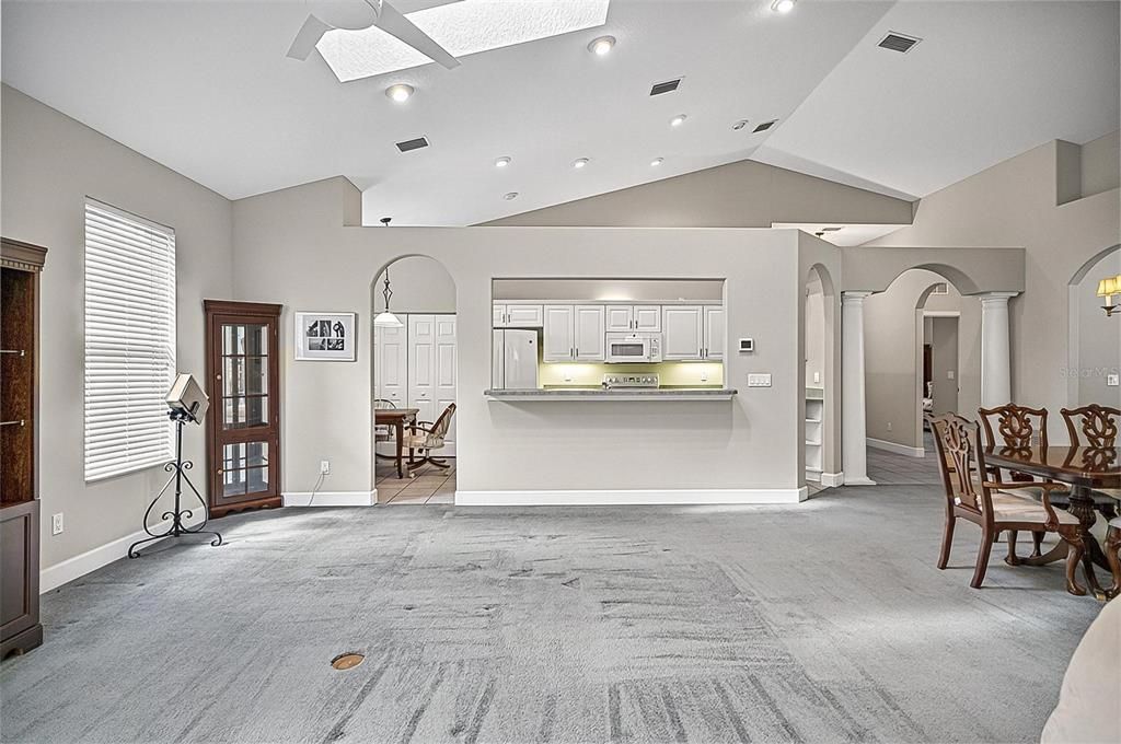 For Sale: $330,000 (2 beds, 2 baths, 1611 Square Feet)
