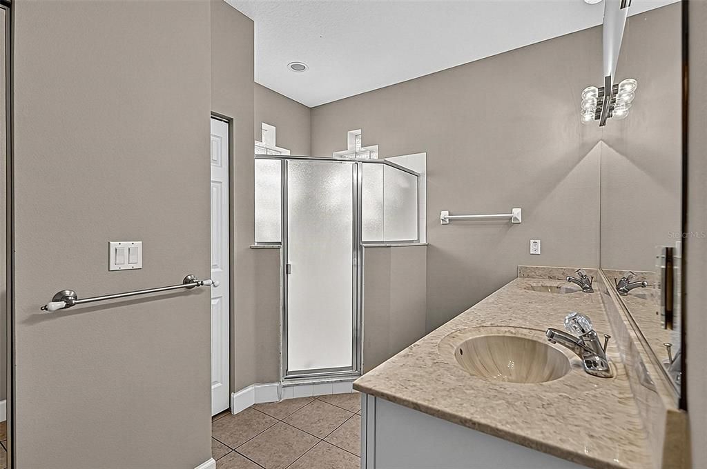 For Sale: $330,000 (2 beds, 2 baths, 1611 Square Feet)