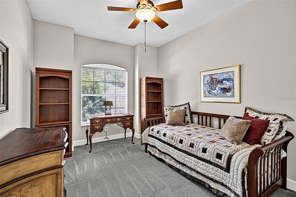 For Sale: $330,000 (2 beds, 2 baths, 1611 Square Feet)