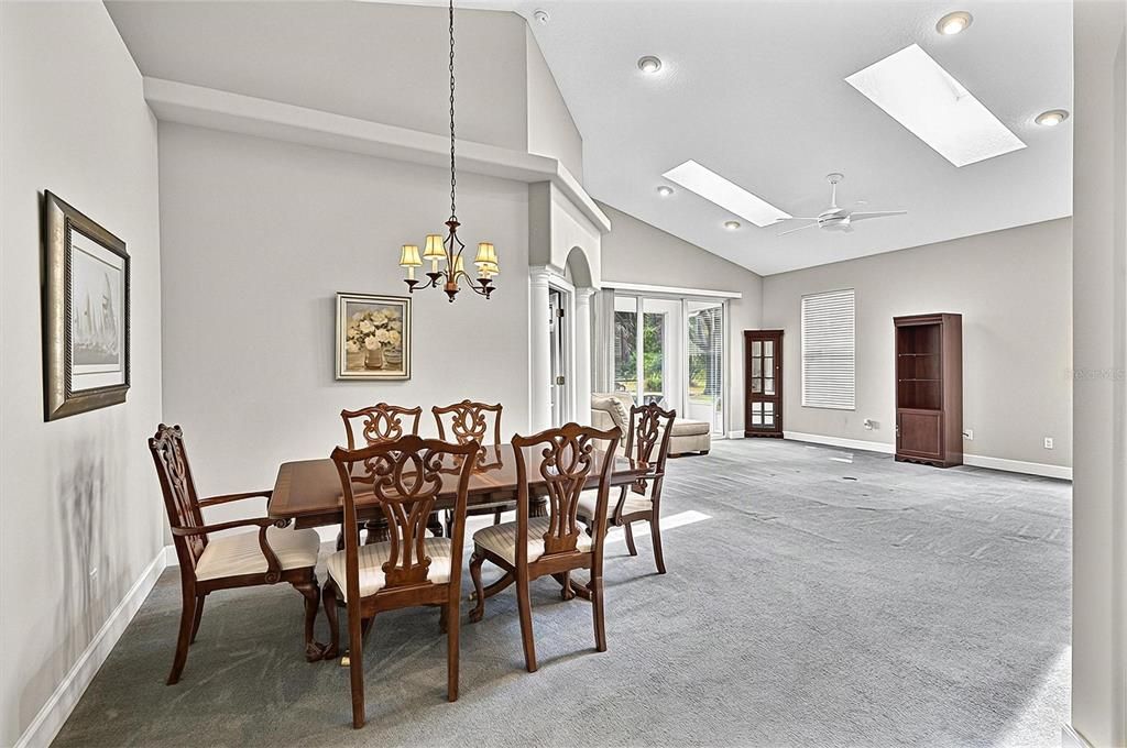 For Sale: $330,000 (2 beds, 2 baths, 1611 Square Feet)