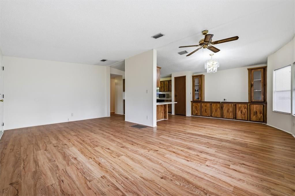 For Sale: $245,000 (2 beds, 2 baths, 1056 Square Feet)
