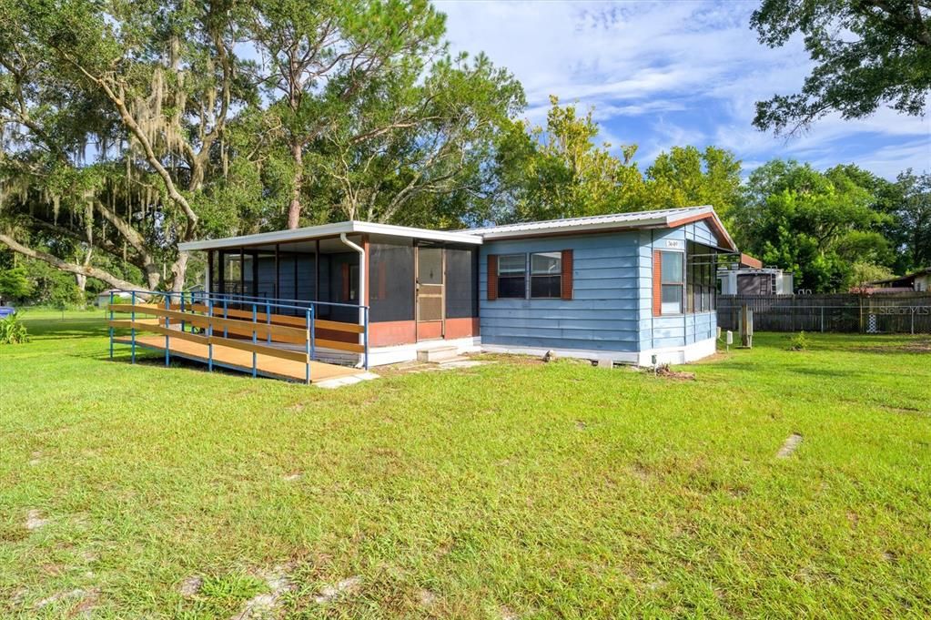 For Sale: $245,000 (2 beds, 2 baths, 1056 Square Feet)